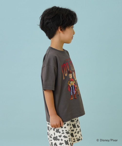 and D. petit main(アンドディープティマイン)の「【DISNEY/PIXAR/Toy Story】トイストーリー/集合アート ワイド半袖Tシャツ(Tシャツ/カットソー・キッズ・チャコール/サックスブルー・110cm/100cm/90cm/140cm/130cm/120cm)」の7枚目の写真
