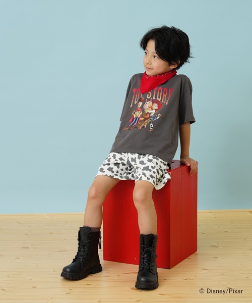 and D. petit main(アンドディープティマイン)の「【DISNEY/PIXAR/Toy Story】トイストーリー/集合アート ワイド半袖Tシャツ(Tシャツ/カットソー・キッズ・チャコール/サックスブルー・110cm/100cm/90cm/140cm/130cm/120cm)」の9枚目の写真