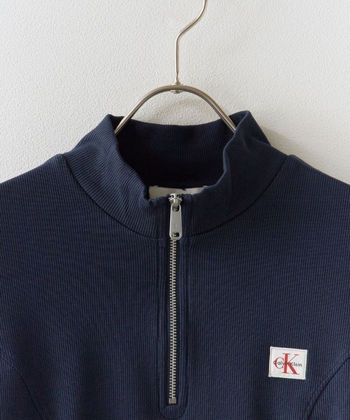 Calvin Klein(カルバン・クライン)の「Calvin Klein/ SS WOVEN LABEL 2X2 BABY RIB ZIP MOCK NK / 47G240G 夏服(Tシャツ/カットソー・レディース・ブラック/ホワイト・M/S)」の3枚目の写真
