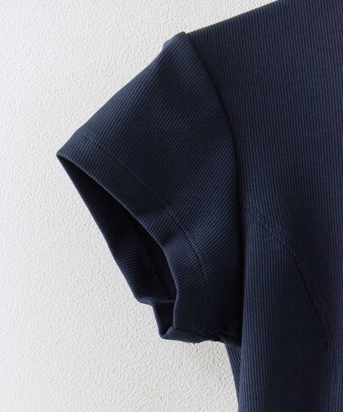Calvin Klein(カルバン・クライン)の「Calvin Klein/ SS WOVEN LABEL 2X2 BABY RIB ZIP MOCK NK / 47G240G 夏服(Tシャツ/カットソー・レディース・ブラック/ホワイト・M/S)」の6枚目の写真