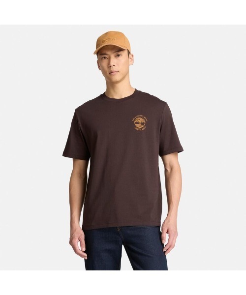 Timberland(ティンバーランド)の「半袖 バック グラフィック Tシャツ メンズ(Tシャツ/カットソー・メンズ・ダークブラウン・X-LARGE/MEDIUM/LARGE/XX-LARGE)」の1枚目の写真
