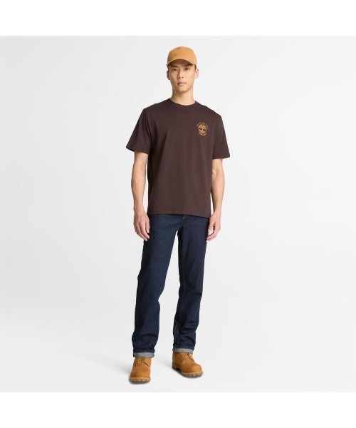 Timberland(ティンバーランド)の「半袖 バック グラフィック Tシャツ メンズ(Tシャツ/カットソー・メンズ・ダークブラウン・X-LARGE/MEDIUM/LARGE/XX-LARGE)」の2枚目の写真