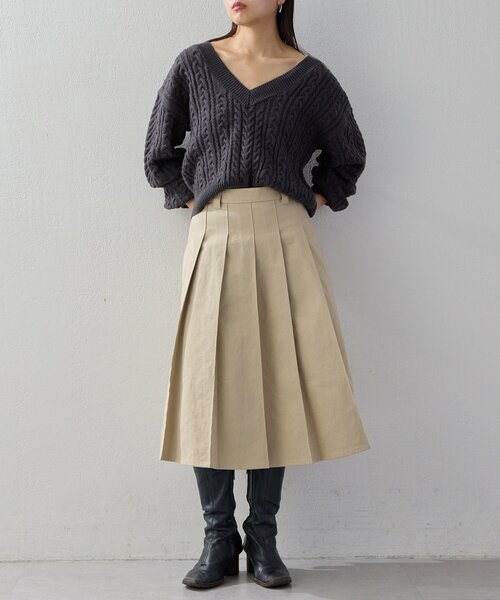 UNFORM(アンフォーム)の「【2026AW Debut】【UNFORM】ミモレ丈タックスカート(スカート・レディース・ベージュ/ネイビー・1/0)」の11枚目の写真