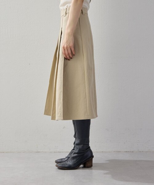 UNFORM(アンフォーム)の「【2026AW Debut】【UNFORM】ミモレ丈タックスカート(スカート・レディース・ベージュ/ネイビー・1/0)」の13枚目の写真