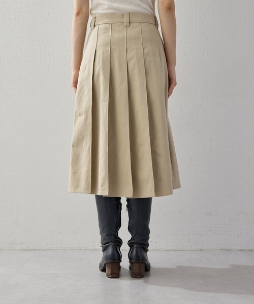 UNFORM(アンフォーム)の「【2026AW Debut】【UNFORM】ミモレ丈タックスカート(スカート・レディース・ベージュ/ネイビー・1/0)」の14枚目の写真