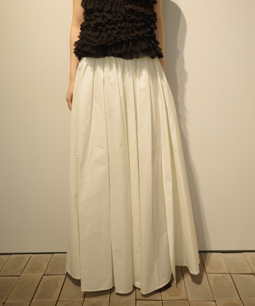 CLANE(クラネ)の「CLANE SLIT FLARE SKIRT(スカート・レディース・ブラック/ホワイト/ベージュ・1/2)」の1枚目の写真
