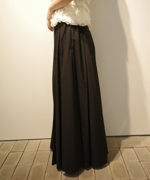 CLANE(クラネ)の「CLANE SLIT FLARE SKIRT(スカート・レディース・ブラック/ホワイト/ベージュ・1/2)」の7枚目の写真