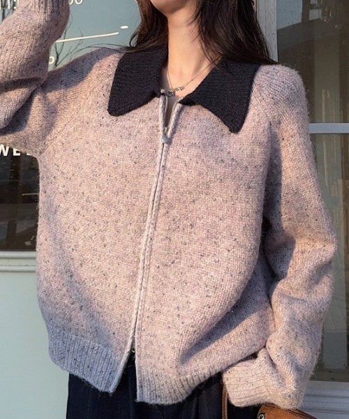 AMAJI（アマジ）の「ポロカラー ダブルジップ ルーズ ニットカーディガン（カーディガン/ボレロ・レディース・パープル/ベージュ・FREE）」の4枚目の写真