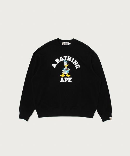 A BATHING APE(アベイシングエイプ)の「BAPE X DISNEY DONALD DUCK COLLEGE RELAXED FIT CREWNECK(スウェット・メンズ・ブラック・X-LARGE/SMALL/LARGE/MEDIUM)」の1枚目の写真