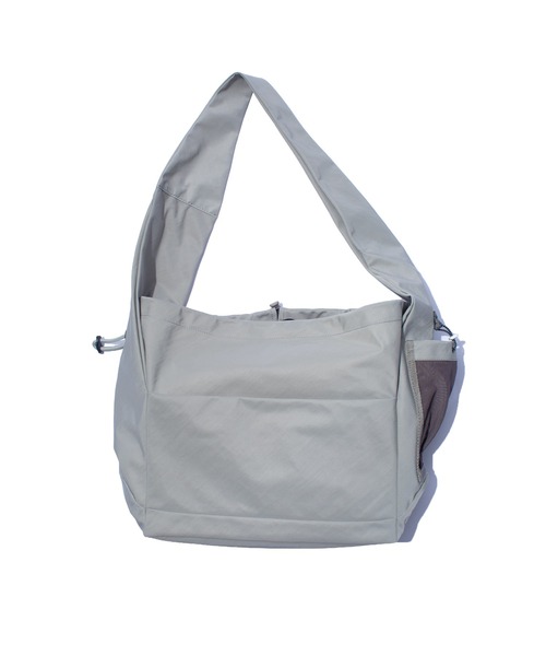 F/CE. (エフシーイー)の「F/CE. TEXTURED TWILL FUROSHIKI 2WAY SHOULDER / エフシーイー テクスチャード ツイル フロシキ 2ウェイ ショルダー(ショルダーバッグ・メンズ・ベージュ/ブラック/チャコール・FREE)」の16枚目の写真