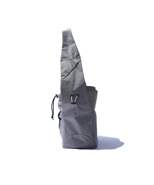 F/CE. (エフシーイー)の「F/CE. TEXTURED TWILL FUROSHIKI 2WAY SHOULDER / エフシーイー テクスチャード ツイル フロシキ 2ウェイ ショルダー(ショルダーバッグ・メンズ・ベージュ/ブラック/チャコール・FREE)」の18枚目の写真