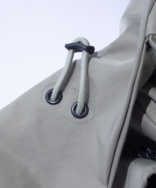 F/CE. (エフシーイー)の「F/CE. TEXTURED TWILL FUROSHIKI 2WAY SHOULDER / エフシーイー テクスチャード ツイル フロシキ 2ウェイ ショルダー(ショルダーバッグ・メンズ・ベージュ/ブラック/チャコール・FREE)」の12枚目の写真