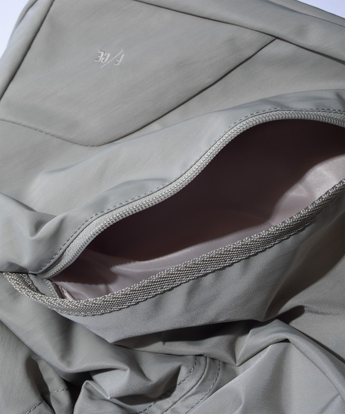 F/CE. (エフシーイー)の「F/CE. TEXTURED TWILL FUROSHIKI 2WAY SHOULDER / エフシーイー テクスチャード ツイル フロシキ 2ウェイ ショルダー(ショルダーバッグ・メンズ・ベージュ/ブラック/チャコール・FREE)」の4枚目の写真