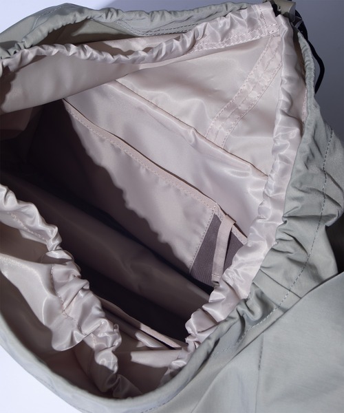 F/CE. (エフシーイー)の「F/CE. TEXTURED TWILL FUROSHIKI 2WAY SHOULDER / エフシーイー テクスチャード ツイル フロシキ 2ウェイ ショルダー(ショルダーバッグ・メンズ・ベージュ/ブラック/チャコール・FREE)」の5枚目の写真