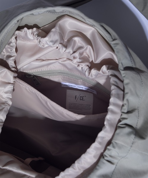 F/CE. (エフシーイー)の「F/CE. TEXTURED TWILL FUROSHIKI 2WAY SHOULDER / エフシーイー テクスチャード ツイル フロシキ 2ウェイ ショルダー(ショルダーバッグ・メンズ・ベージュ/ブラック/チャコール・FREE)」の6枚目の写真