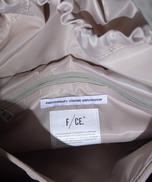 F/CE. (エフシーイー)の「F/CE. TEXTURED TWILL FUROSHIKI 2WAY SHOULDER / エフシーイー テクスチャード ツイル フロシキ 2ウェイ ショルダー(ショルダーバッグ・メンズ・ベージュ/ブラック/チャコール・FREE)」の7枚目の写真