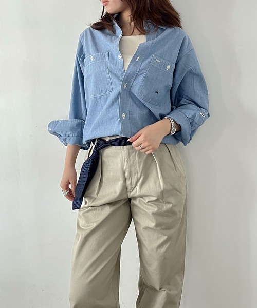 J.B. ATTIRE(ジェイビーアタイア)の「J.B. ATTIRE RIVIERA CHAMBRAY SHIRT(シャツ/ブラウス・レディース・ブルー・2)」の2枚目の写真