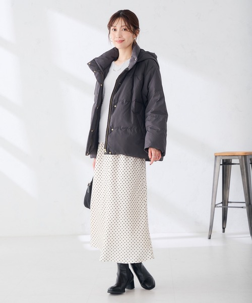 a.v.v(アーヴェヴェ)の「2WAY スタンドネック ショート ダウン ジャケット(ダウンジャケット/コート・レディース・ブラウン/カーキ/ダークグレー・38/36/40)」の7枚目の写真
