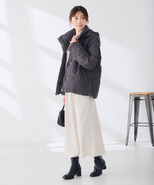 a.v.v(アーヴェヴェ)の「2WAY スタンドネック ショート ダウン ジャケット(ダウンジャケット/コート・レディース・ブラウン/カーキ/ダークグレー・38/36/40)」の8枚目の写真