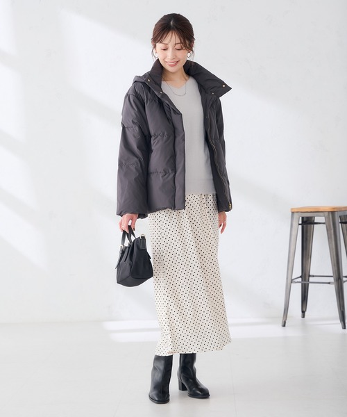 a.v.v(アーヴェヴェ)の「2WAY スタンドネック ショート ダウン ジャケット(ダウンジャケット/コート・レディース・ブラウン/カーキ/ダークグレー・38/36/40)」の10枚目の写真