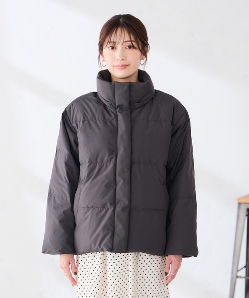 a.v.v(アーヴェヴェ)の「2WAY スタンドネック ショート ダウン ジャケット(ダウンジャケット/コート・レディース・ブラウン/カーキ/ダークグレー・38/36/40)」の16枚目の写真
