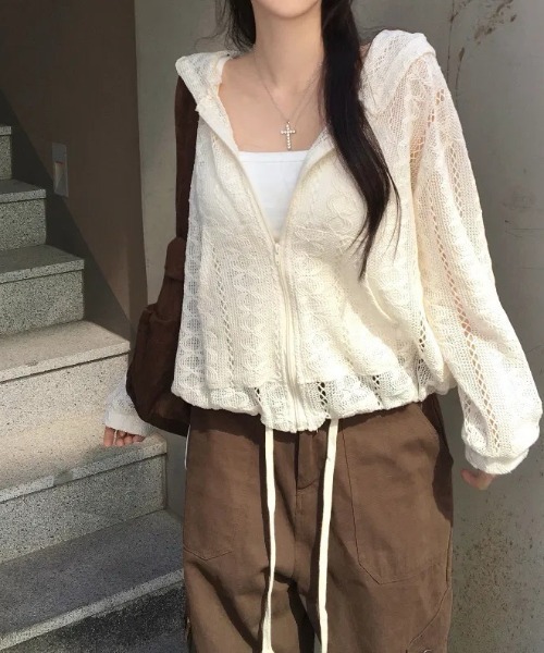 FAVORITO（ファヴォリート）の「パンチングレースフード付きジャケット（その他アウター・レディース・ブラック/ベージュ・F）」の3枚目の写真