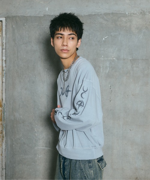 ILL'S(イルズ)の「TRIBALMOON PULLOVER CREW SWEAT / トライバルムーン 袖刺繍 フロントプリント プルオーバー クルースウェット メンズ レディース ユニセックス(スウェット・メンズ・グレー/スカイブルー/チャコールグレー・L/M)」の5枚目の写真