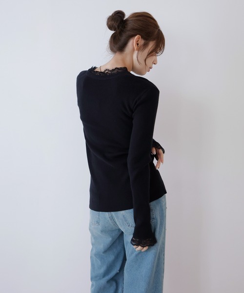 AMUU. PRECIEUSE(アムープレシューズ)の「レーストリムVネックニットカーデ(カーディガン/ボレロ・レディース・レッド/チャコールグレー/ブラック/アイボリー・FREE)」の13枚目の写真