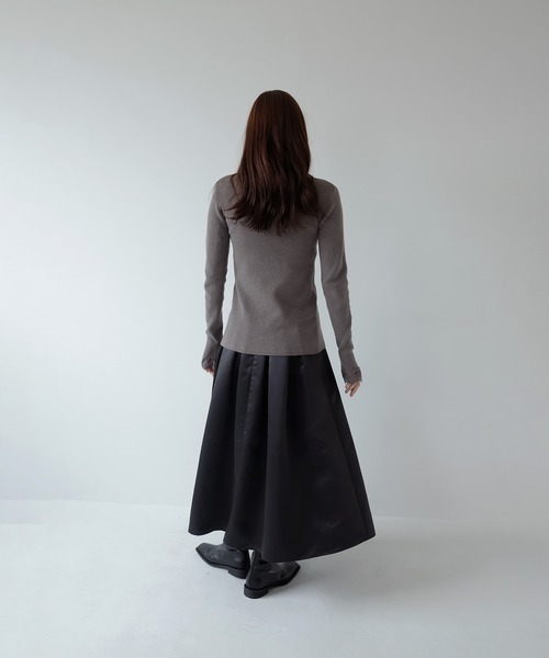 AMUU. PRECIEUSE(アムープレシューズ)の「レーストリムVネックニットカーデ(カーディガン/ボレロ・レディース・レッド/チャコールグレー/ブラック/アイボリー・FREE)」の19枚目の写真
