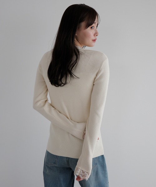AMUU. PRECIEUSE(アムープレシューズ)の「レーストリムVネックニットカーデ(カーディガン/ボレロ・レディース・レッド/チャコールグレー/ブラック/アイボリー・FREE)」の8枚目の写真