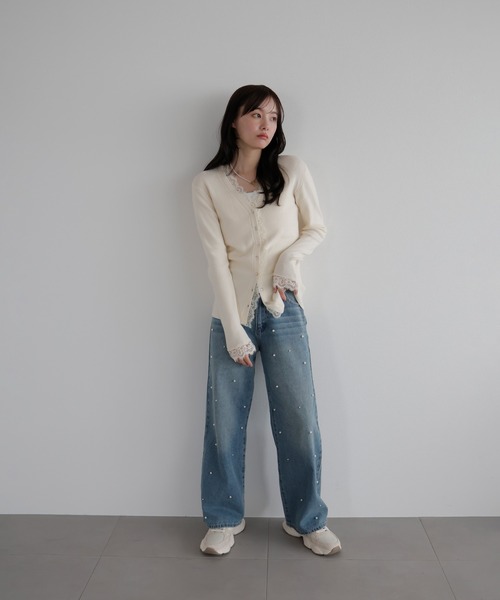 AMUU. PRECIEUSE(アムープレシューズ)の「レーストリムVネックニットカーデ(カーディガン/ボレロ・レディース・レッド/チャコールグレー/ブラック/アイボリー・FREE)」の9枚目の写真