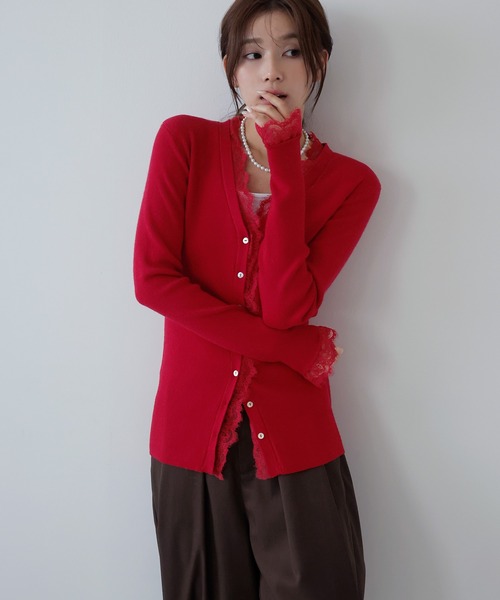 AMUU. PRECIEUSE(アムープレシューズ)の「レーストリムVネックニットカーデ(カーディガン/ボレロ・レディース・レッド/チャコールグレー/ブラック/アイボリー・FREE)」の22枚目の写真