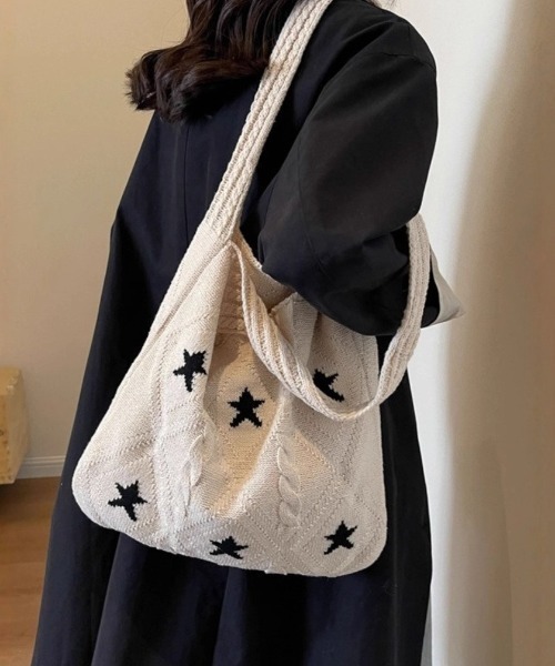 SHEPP(シープ)の「【26年秋冬新作】スター刺繍 ケーブルニット トートバッグ(トートバッグ・レディース・ブルー/ベージュ/ネイビー/ブラウン/アイボリー・F)」の2枚目の写真