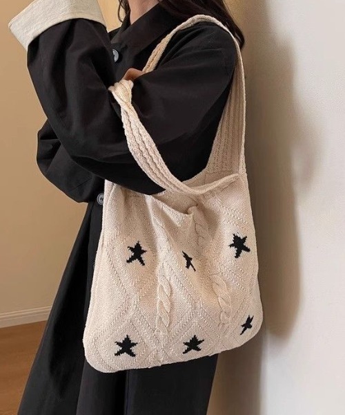 SHEPP(シープ)の「【26年秋冬新作】スター刺繍 ケーブルニット トートバッグ(トートバッグ・レディース・ブルー/ベージュ/ネイビー/ブラウン/アイボリー・F)」の11枚目の写真