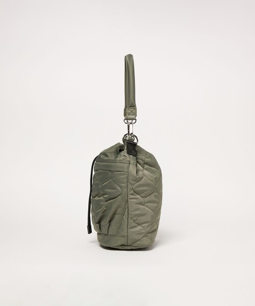 green label relaxing(グリーンレーベルリラクシング)の「【WEB限定】<PARTE>キルティング ドロストバッグ / ショルダーバッグ はっ水(ショルダーバッグ・レディース・ブラック/オフホワイト/モカ/オリーブ・FREE)」の13枚目の写真