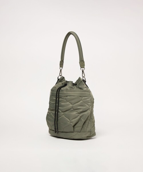 green label relaxing(グリーンレーベルリラクシング)の「【WEB限定】<PARTE>キルティング ドロストバッグ / ショルダーバッグ はっ水(ショルダーバッグ・レディース・ブラック/オフホワイト/モカ/オリーブ・FREE)」の15枚目の写真
