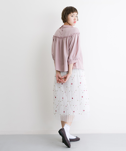 merlot plus(メルロープリュス)の「丸襟デコルテフリルシフォンブラウス2805(シャツ/ブラウス・レディース・ブラック/オフホワイト/ピンク・FREE)」の7枚目の写真