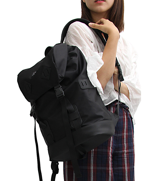 REGiSTA(レジスタ)の「PVC高密ナイロン/マットポリウレタンバックパック(バックパック/リュック・メンズ・カーキ/ネイビー/ブラック・FREE)」の5枚目の写真