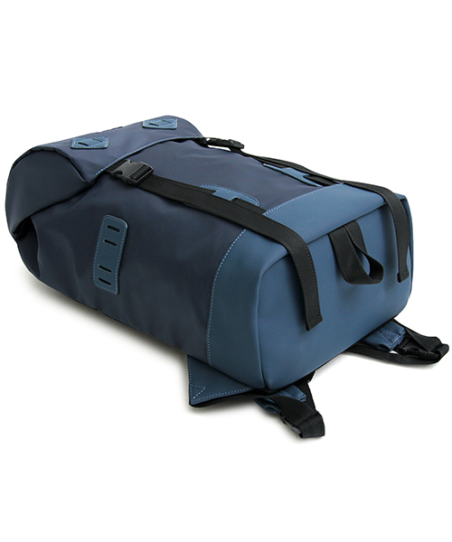 REGiSTA(レジスタ)の「PVC高密ナイロン/マットポリウレタンバックパック(バックパック/リュック・メンズ・カーキ/ネイビー/ブラック・FREE)」の21枚目の写真