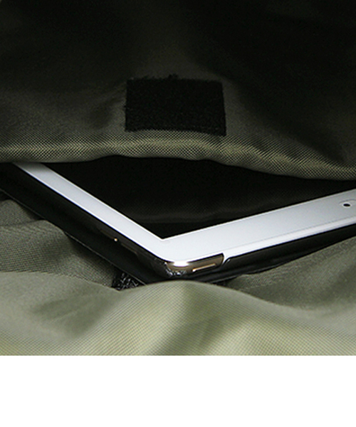 REGiSTA(レジスタ)の「PVC高密ナイロン/マットポリウレタンバックパック(バックパック/リュック・メンズ・カーキ/ネイビー/ブラック・FREE)」の11枚目の写真