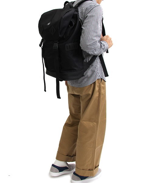 REGiSTA(レジスタ)の「PVC高密ナイロン/マットポリウレタンバックパック(バックパック/リュック・メンズ・カーキ/ネイビー/ブラック・FREE)」の14枚目の写真