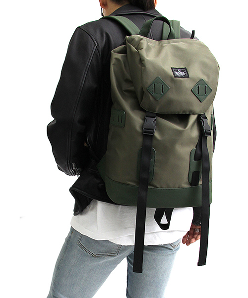 REGiSTA(レジスタ)の「PVC高密ナイロン/マットポリウレタンバックパック(バックパック/リュック・メンズ・カーキ/ネイビー/ブラック・FREE)」の16枚目の写真