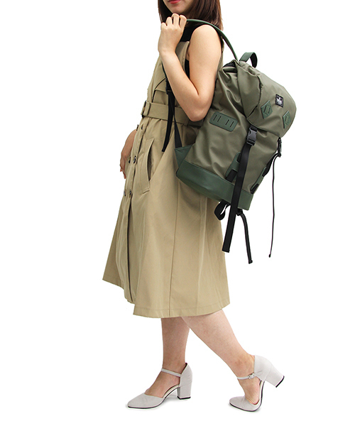 REGiSTA(レジスタ)の「PVC高密ナイロン/マットポリウレタンバックパック(バックパック/リュック・メンズ・カーキ/ネイビー/ブラック・FREE)」の8枚目の写真