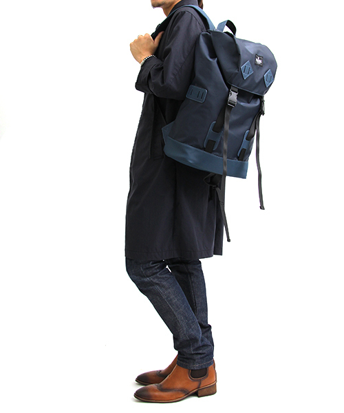 REGiSTA(レジスタ)の「PVC高密ナイロン/マットポリウレタンバックパック(バックパック/リュック・メンズ・カーキ/ネイビー/ブラック・FREE)」の9枚目の写真