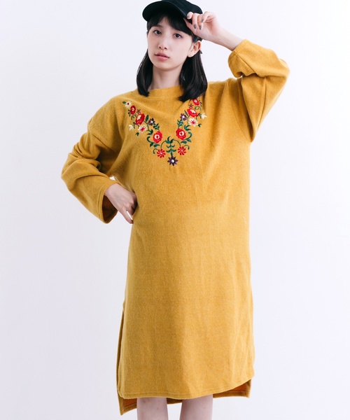 MERLOT（メルロー）の「起毛フラワー刺繍サイドスリットチュニック1240（チュニック・レディース・マスタード/オフホワイト/グレー/ブラック/ワイン・FREE）」の5枚目の写真