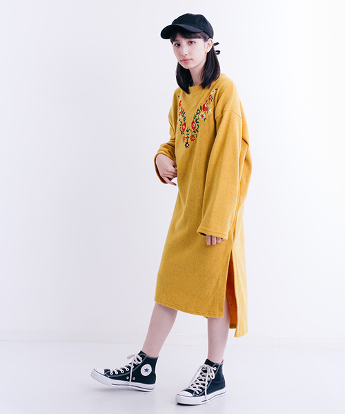 MERLOT（メルロー）の「起毛フラワー刺繍サイドスリットチュニック1240（チュニック・レディース・マスタード/オフホワイト/グレー/ブラック/ワイン・FREE）」の12枚目の写真