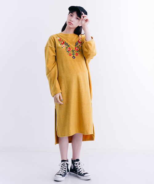 MERLOT（メルロー）の「起毛フラワー刺繍サイドスリットチュニック1240（チュニック・レディース・マスタード/オフホワイト/グレー/ブラック/ワイン・FREE）」の13枚目の写真