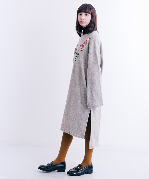 MERLOT（メルロー）の「起毛フラワー刺繍サイドスリットチュニック1240（チュニック・レディース・マスタード/オフホワイト/グレー/ブラック/ワイン・FREE）」の14枚目の写真