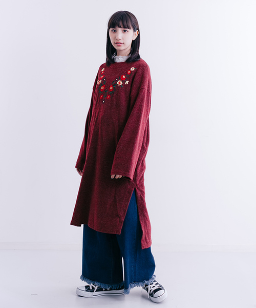 MERLOT（メルロー）の「起毛フラワー刺繍サイドスリットチュニック1240（チュニック・レディース・マスタード/オフホワイト/グレー/ブラック/ワイン・FREE）」の16枚目の写真