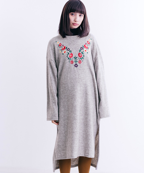 MERLOT（メルロー）の「起毛フラワー刺繍サイドスリットチュニック1240（チュニック・レディース・マスタード/オフホワイト/グレー/ブラック/ワイン・FREE）」の20枚目の写真